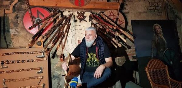 Боснийский фанат "Викингов", который живёт, как скандинав (5 фото + видео)