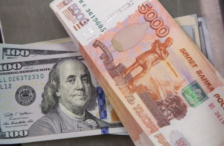 ФНС обещает пресекать теневую продажу валюты